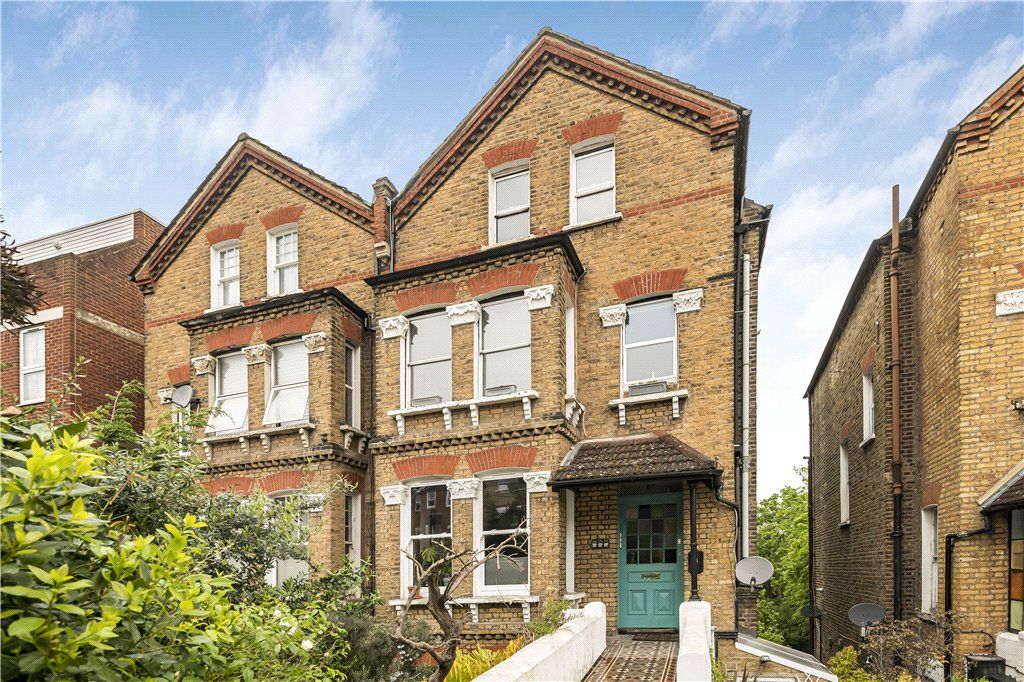 Sw16 2 bed flat to rent in Knollys Road, London SW16, £1,800 pcm - Zoopla