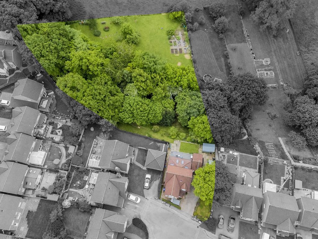 4 bed detached house for sale in Milltown Way, Leek, Staffordshire ST13