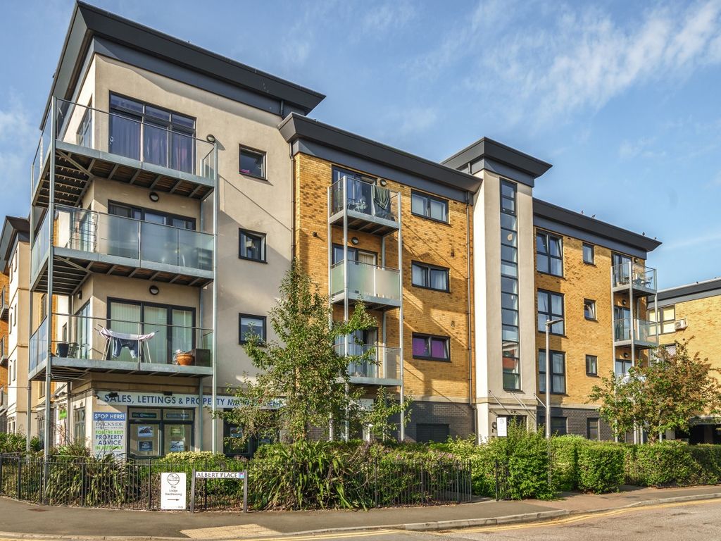 2 bed flat for sale in Station Road, Strood, Rochester ME2, £215,000