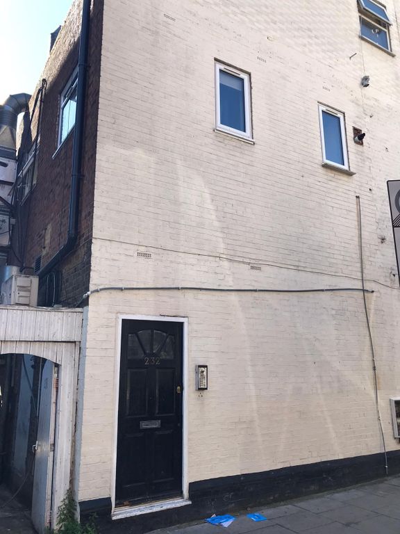 1 bed end terrace house to rent in Kilburn High Road, London NW6, £