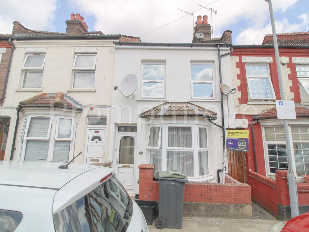 3 bed property to rent in Reginald Street, Luton LU2 Zoopla