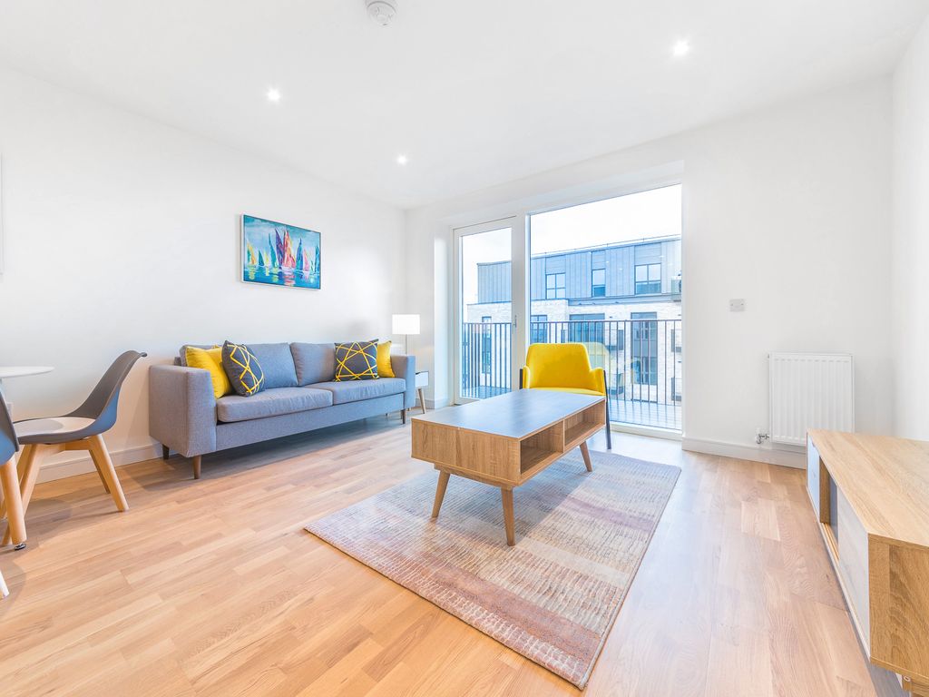 1 bed flat to rent in Edwin House, 2 Accolade Avenue, Southall UB1, £