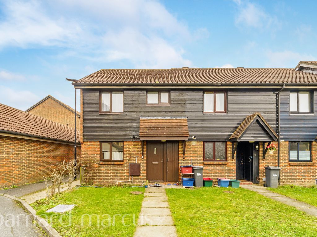 4 bed property to rent in Badger Close, Feltham TW13, £2,100 pcm Zoopla