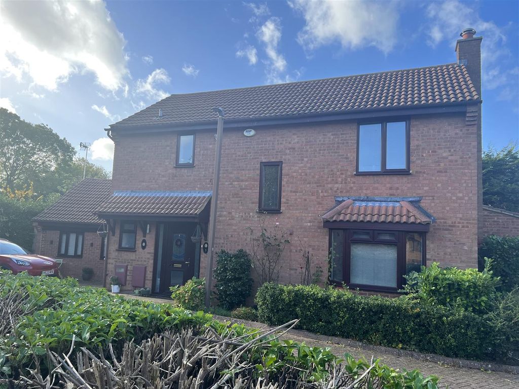 4 bed property to rent in Rosebay Close, Walnut Tree, Milton Keynes MK7