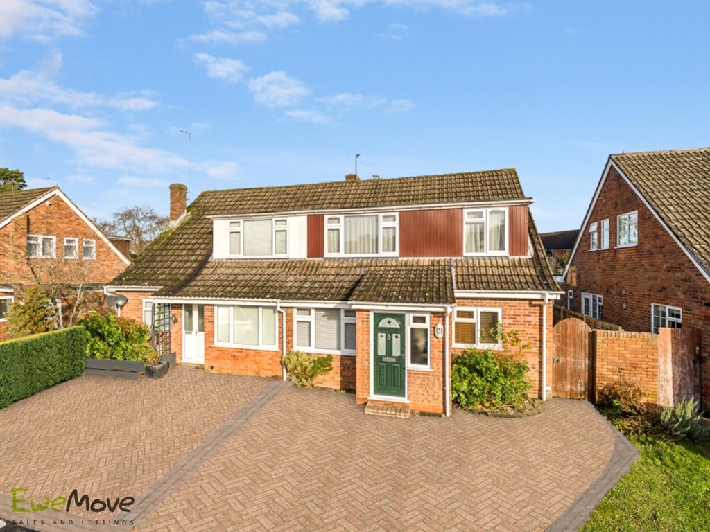 3 bed semidetached house for sale in Croft Road, Mortimer Common