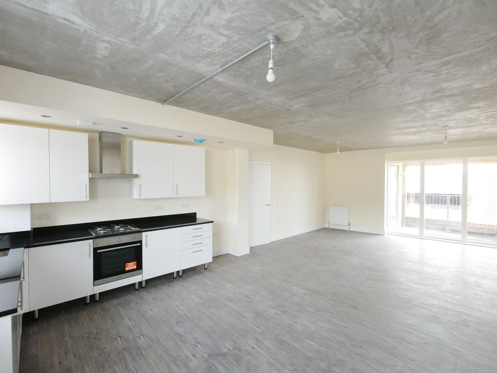 3 bed flat to rent in South Street, Romford RM1 Zoopla