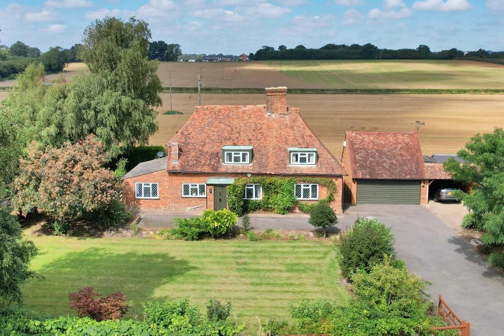 3 bed detached house for sale in Hunger Hatch Lane, Little Chart, Kent