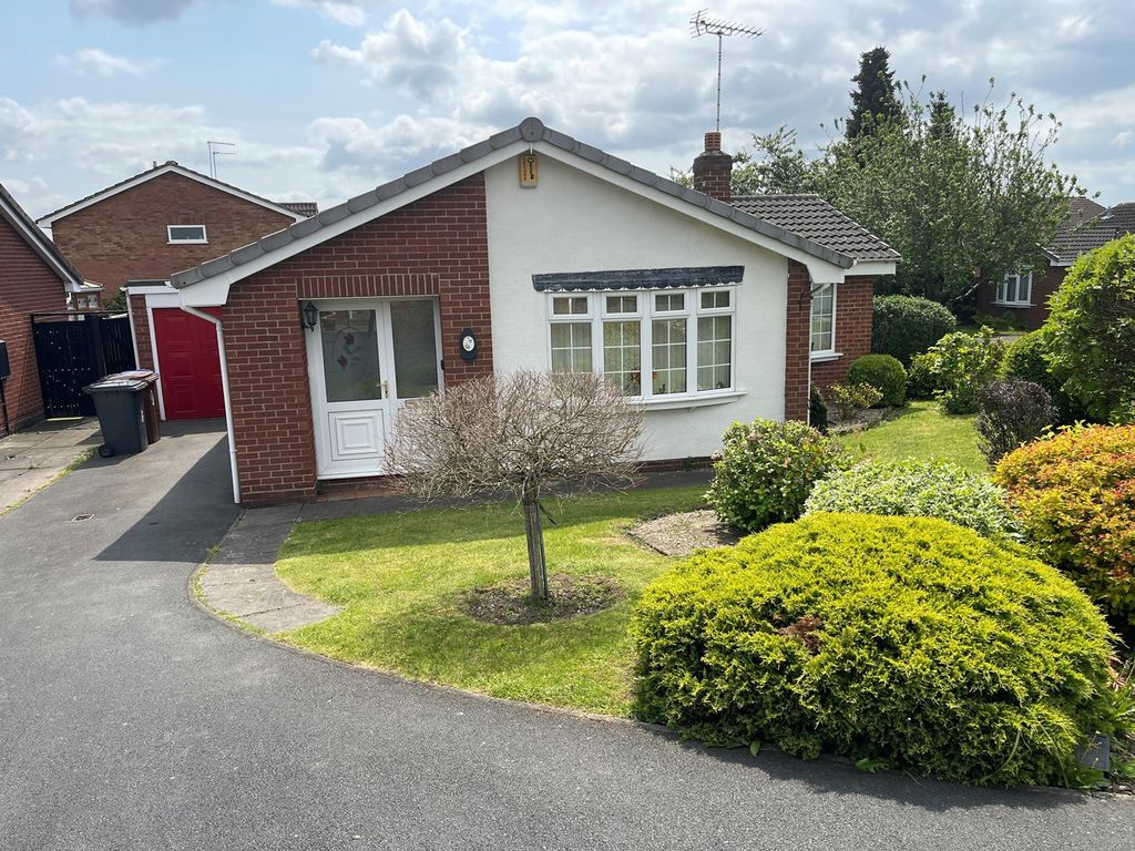 3 bed detached bungalow for sale in Close, Stretton, BurtonOn