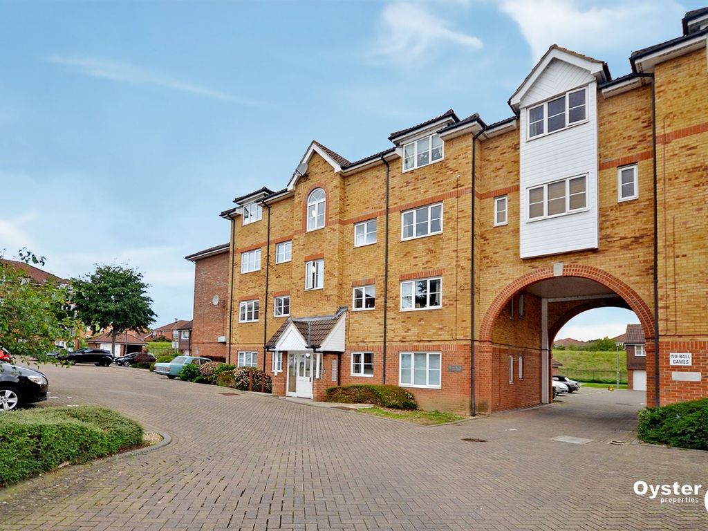 2 bed flat to rent in Yukon Road, Broxbourne EN10, £1,400 pcm Zoopla