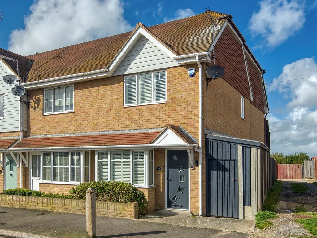 3 bed town house for sale in The Broadway, Herne Bay CT6, £375,000 Zoopla