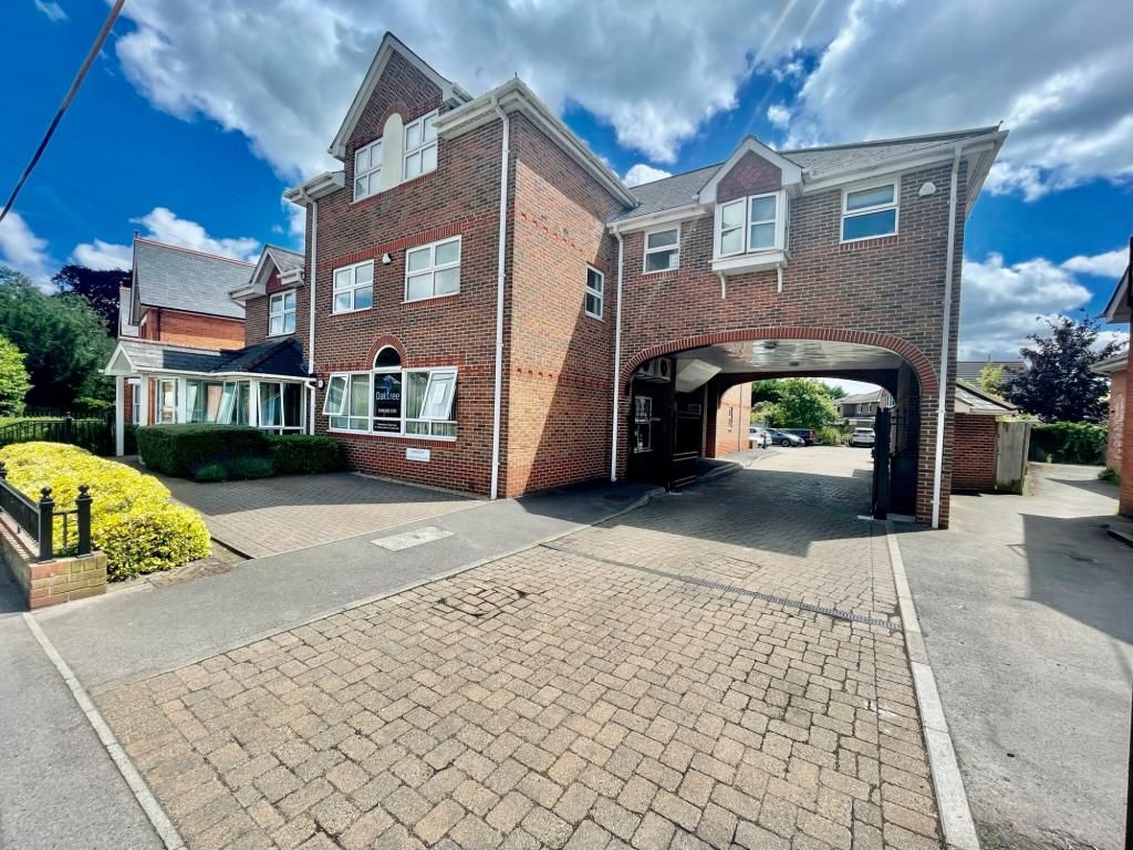 3 bed flat for sale in Crichton Court, Mortimer Common, Berkshire RG7