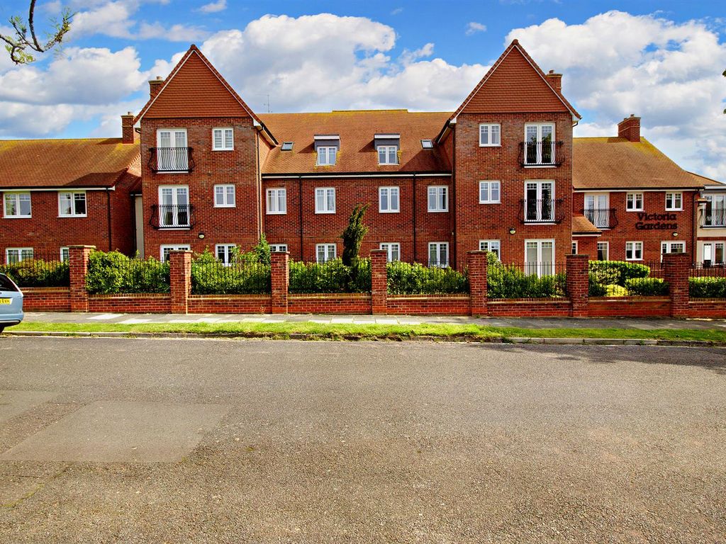 2 bed flat for sale in Victoria Gardens. Raglan Road, FrintonOnSea