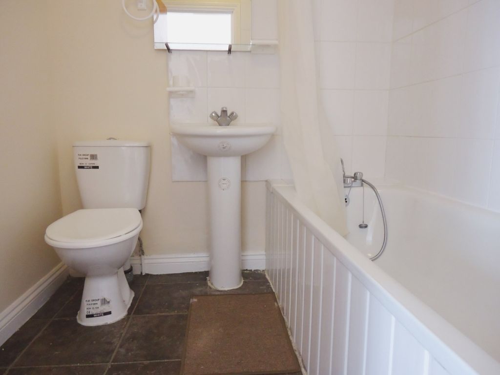 Studio to rent in Uxbridge Road, Hayes UB4 Zoopla