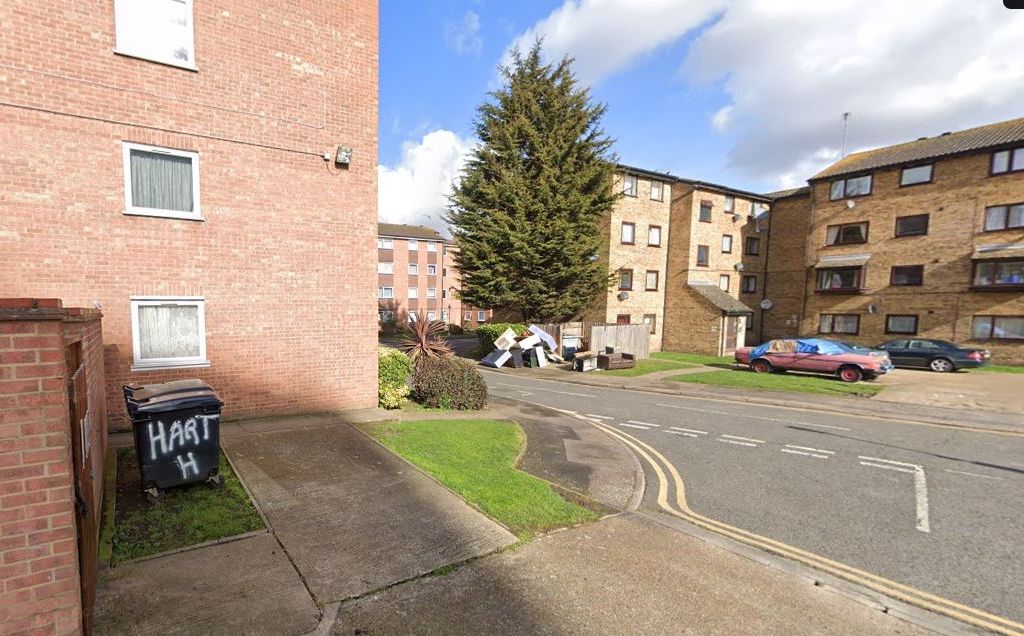 2 bed flat for sale in Gurney Close, Barking IG11, £200,000 Zoopla