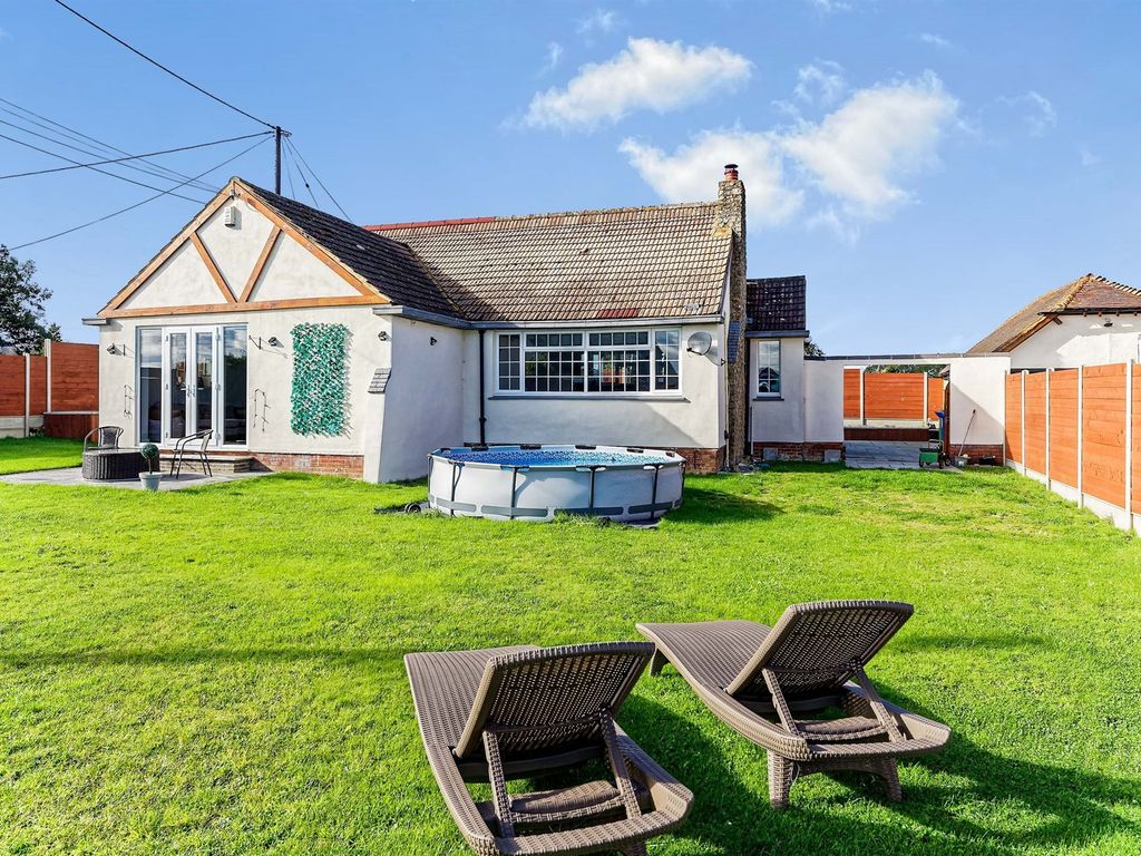 4 bed detached bungalow for sale in North Street, Sheldwich, Faversham