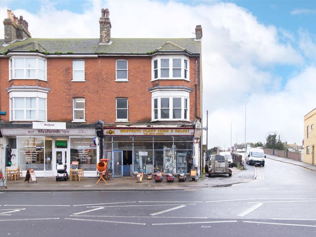 4 bed flat to rent in Canterbury Road, Margate CT9, £1,250 pcm Zoopla