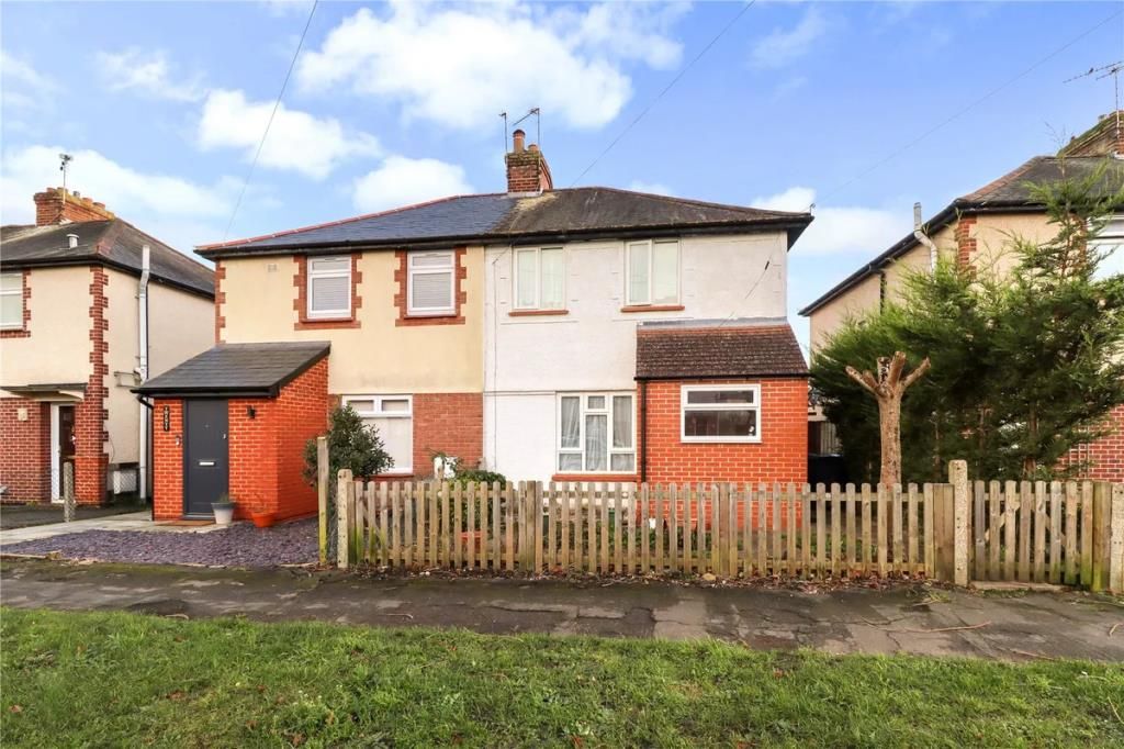 3 bed semidetached house for sale in Old Woking, Surrey GU22, £400,000