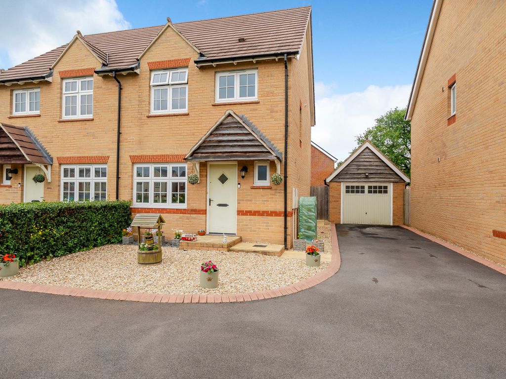 3 bed semidetached house for sale in Orchard Place, Bathpool, Taunton