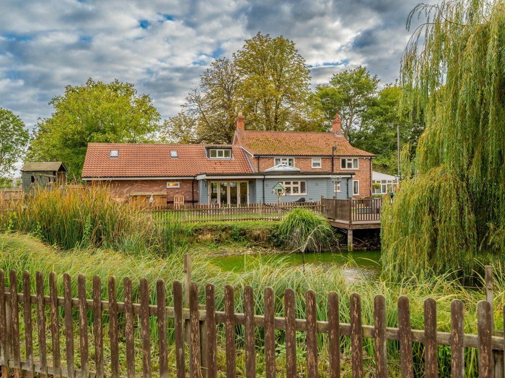 5 bed detached house for sale in Brakefield Green, Yaxham, Dereham NR19