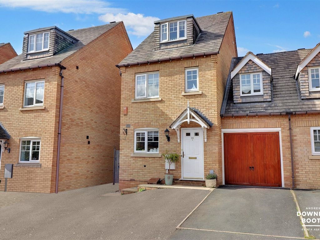 5 bed semidetached house for sale in Harrington Walk, Lichfield WS13
