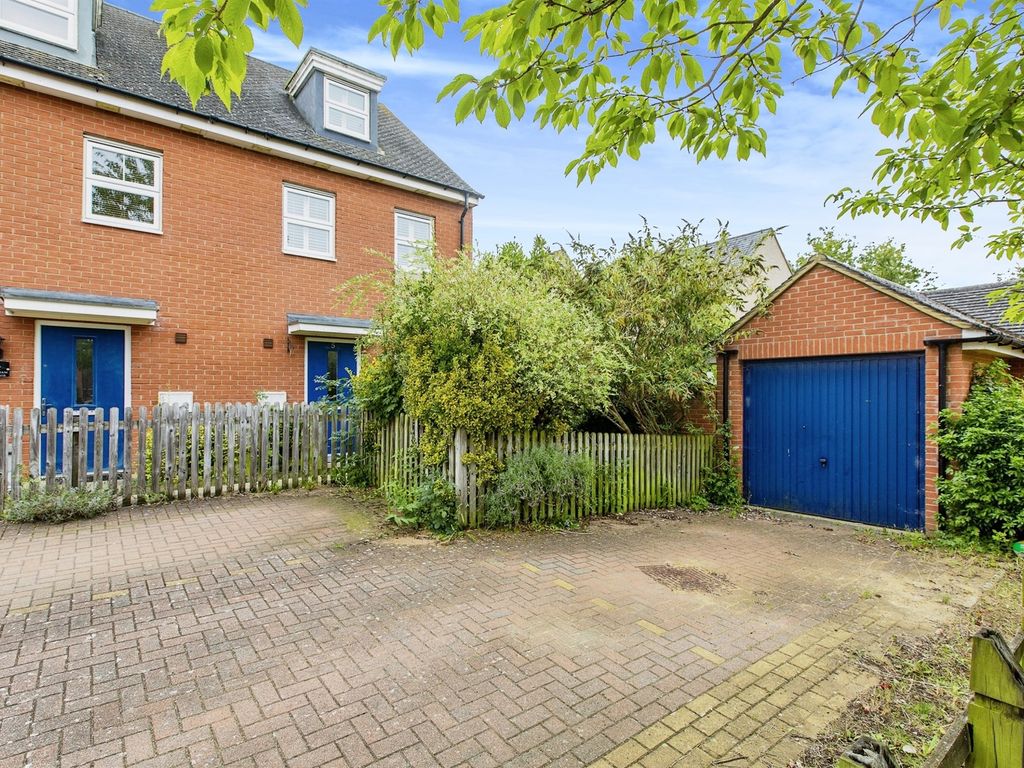 3 bed town house for sale in Hampden Close, Upper Cambourne, Cambridge