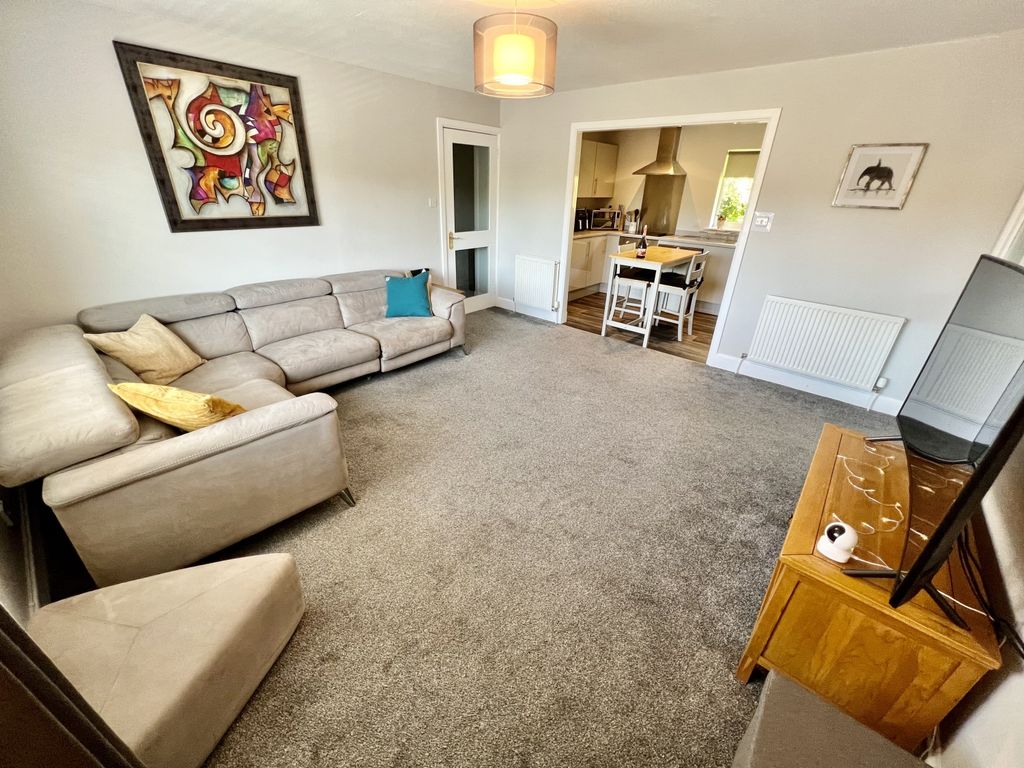 2 bed flat for sale in Woodmill, Kilwinning KA13, £84,995 Zoopla