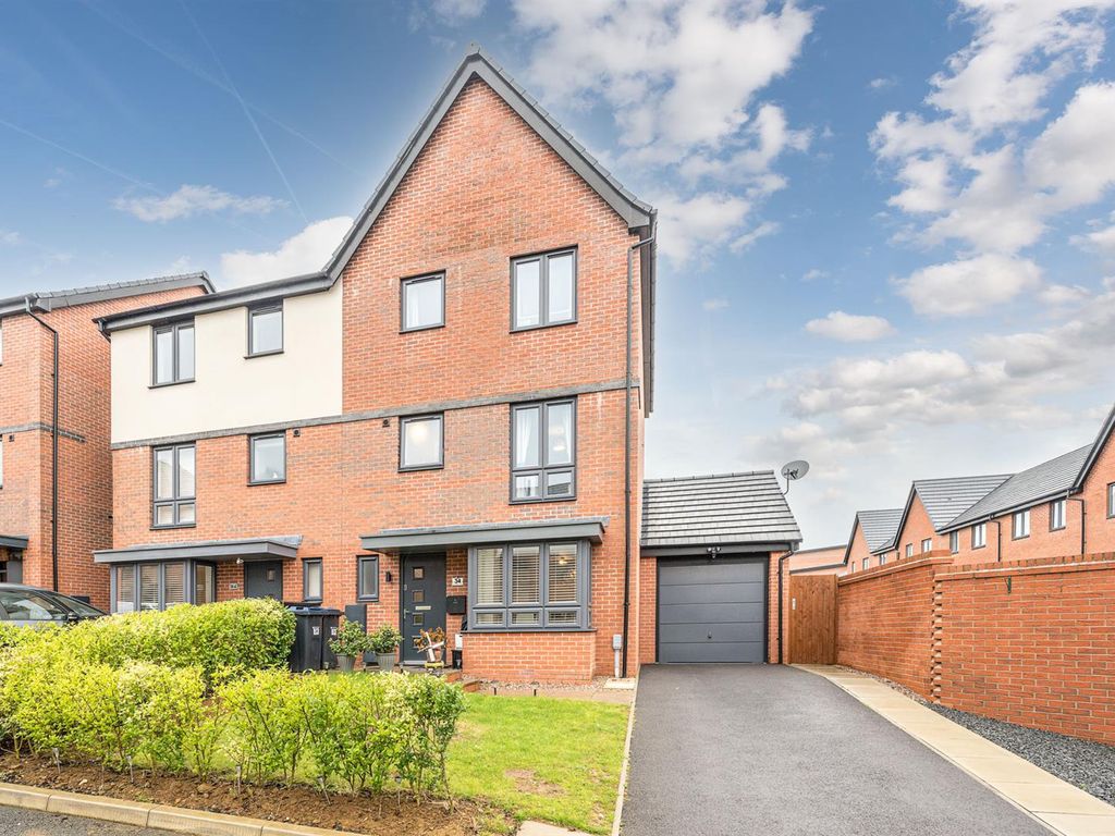 4 bed town house for sale in Ambassador Avenue, Longbridge, Birmingham
