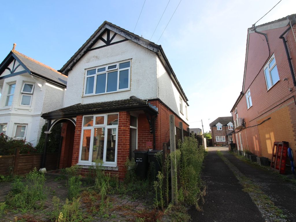 2 bed to rent in Old Winton Road, Andover, Hampshire SP10, £