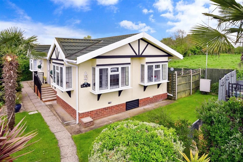 2 bed mobile/park home for sale in Monkton Street, Monkton, Kent CT12