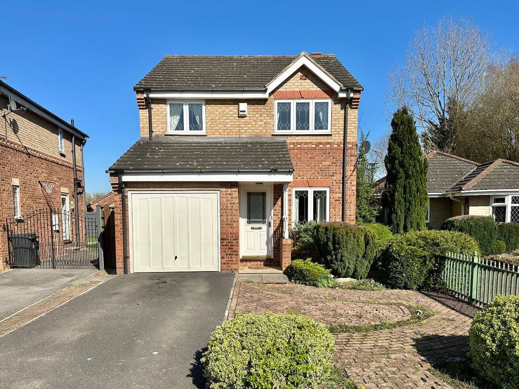 3 bed detached house for sale in Thompson Drive, Strensall, York YO32