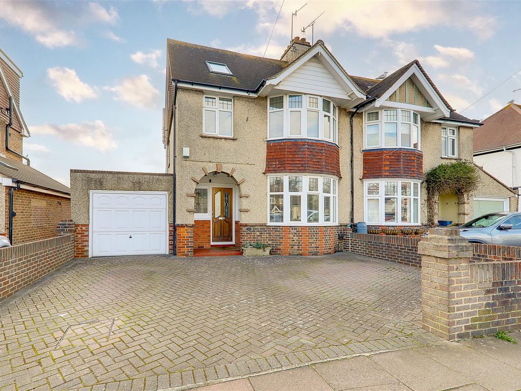 4 bed semidetached house for sale in Beaumont Road, Broadwater
