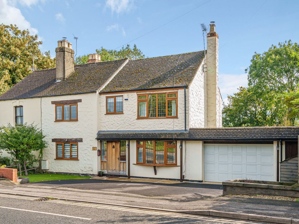 3 bed semidetached house for sale in Shurdington Road, Brockworth