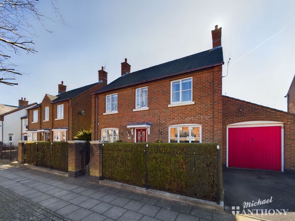 4 bed detached house for sale in Woodford Close, Aylesbury