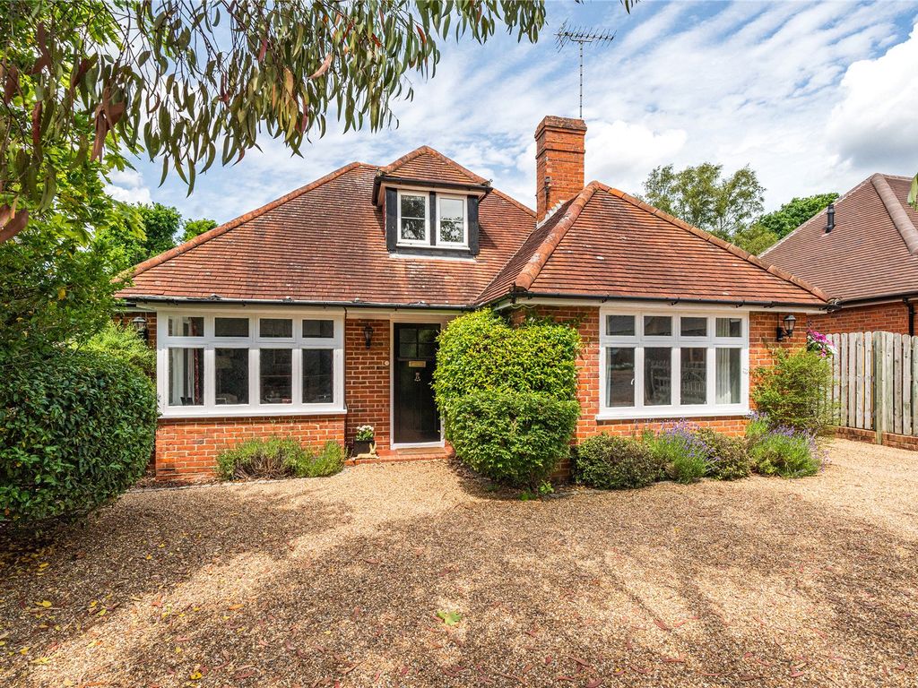 4 bed detached house for sale in Ripley, Surrey GU23, £935,000 Zoopla