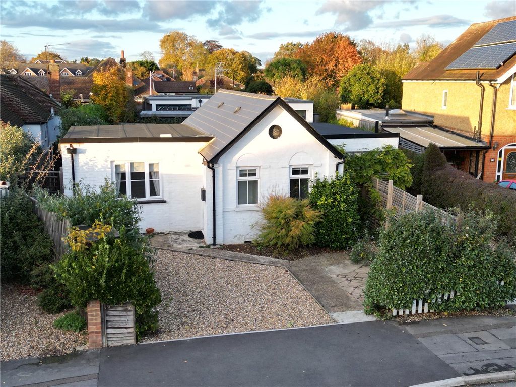 2 bed bungalow for sale in Liberty Lane, Addlestone, Surrey KT15, £