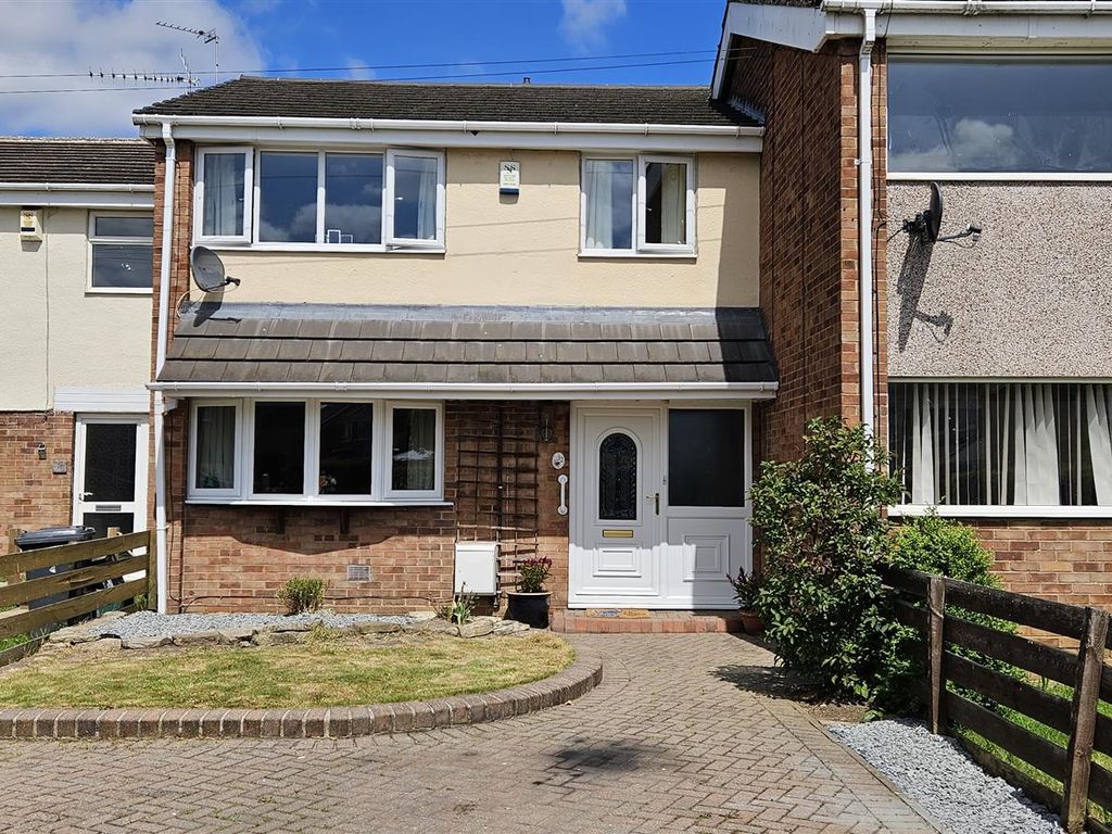 3 bed terraced house for sale in Chestnut Avenue, Carcroft, Doncaster