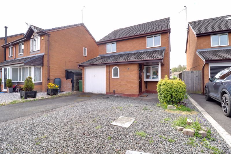 3 bed detached house to rent in Canberra Drive, Beaconside, Stafford