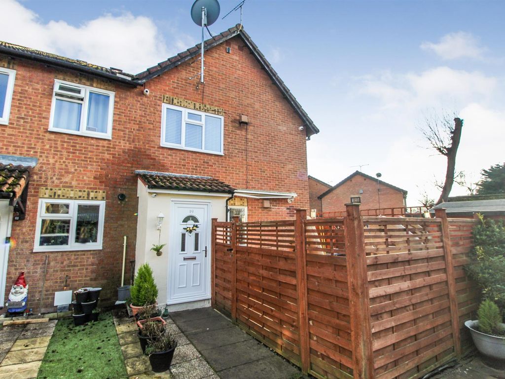1 bed end terrace house for sale in Jellicoe Close, Cippenham, Slough