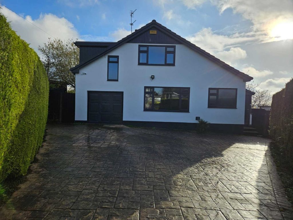4 bed detached house for sale in Denbigh Drive, High Crompton OL2, £