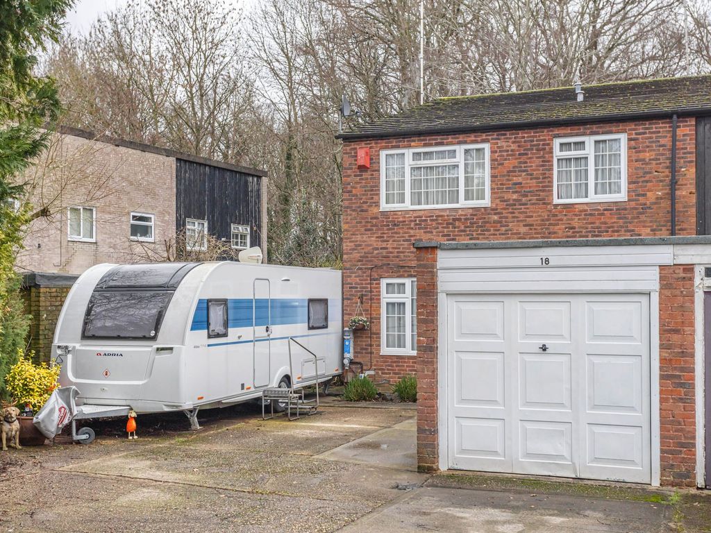 3 bed semidetached house for sale in Colonsay Road, Crawley RH11, £