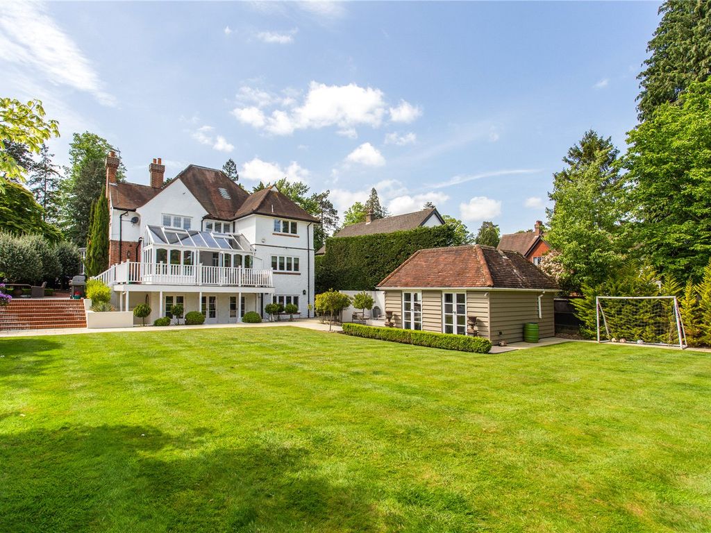 4 bed detached house for sale in Oval Way, Gerrards Cross