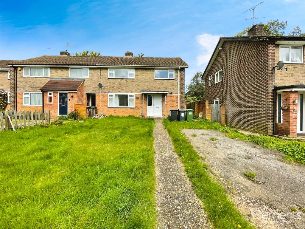 4 bed end terrace house for sale in Gadebridge Road, Hemel Hempstead