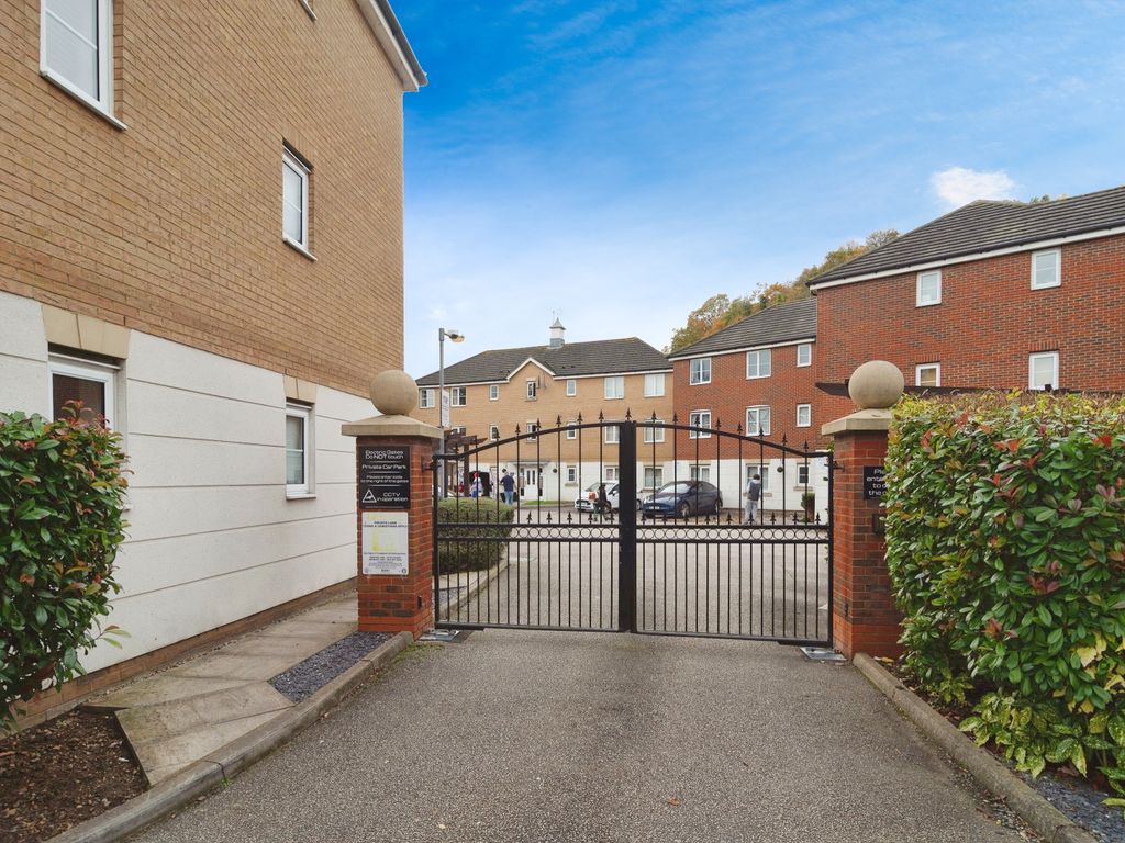 2 bed flat for sale in Sachfield Drive, Chafford Hundred, Grays, Essex