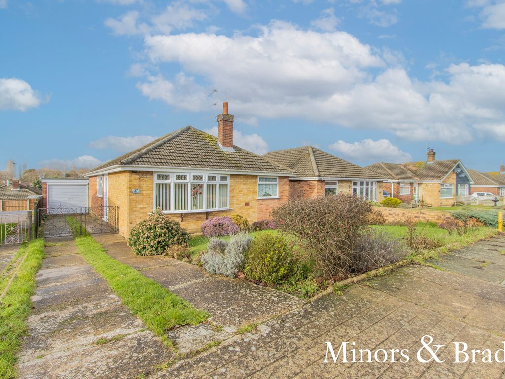 3 bed detached bungalow for sale in Claydon Drive, Lowestoft NR32 Zoopla