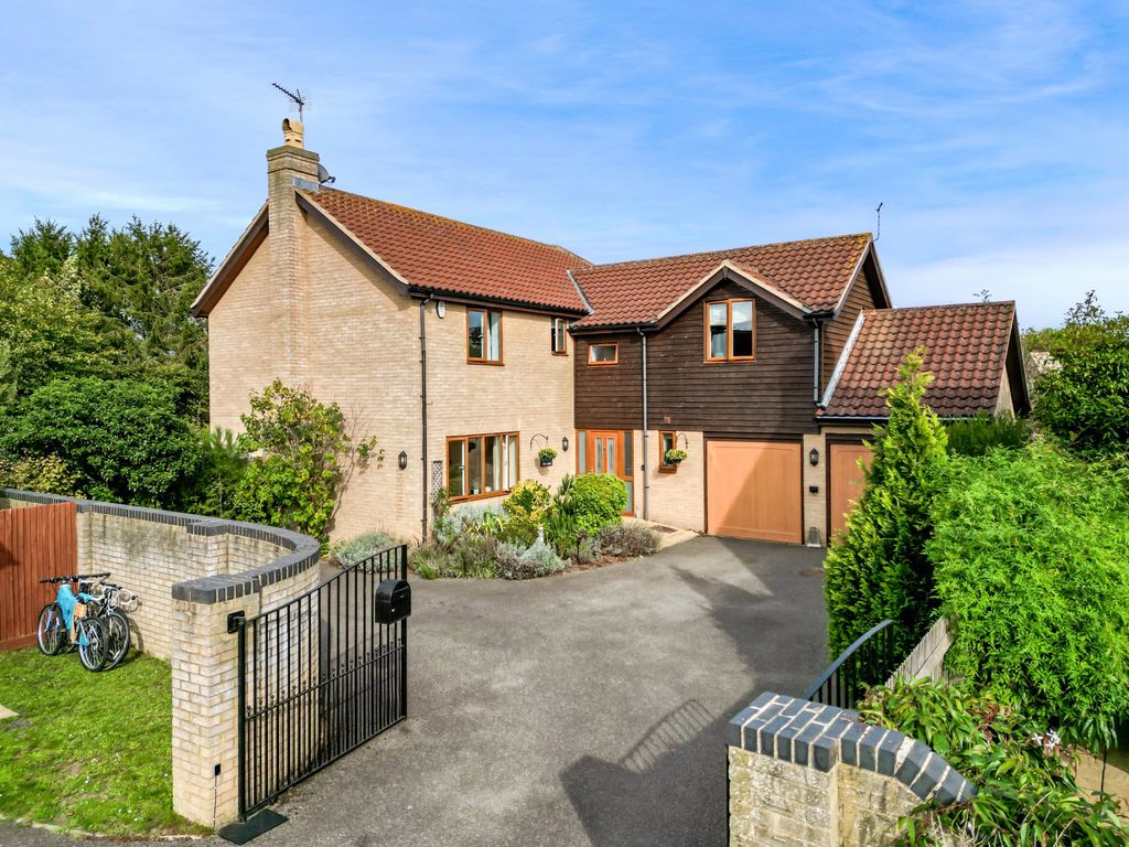 5 bed detached house for sale in Moat Close, Colne, Huntingdon PE28, £
