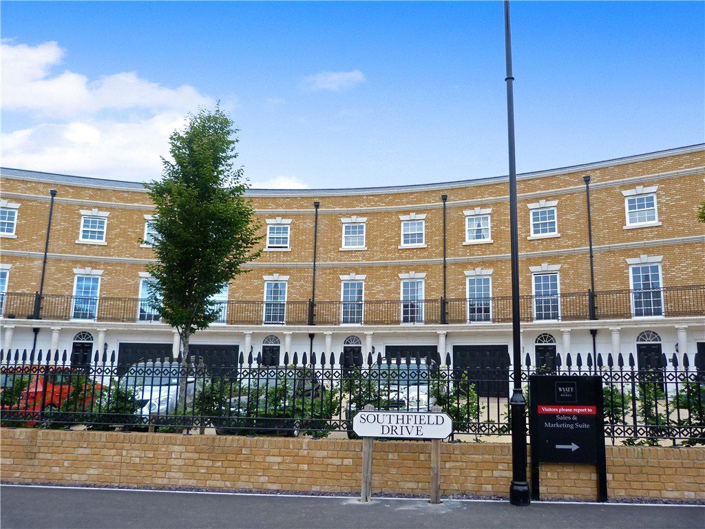 4 bed terraced house to rent in Southfield Drive, Yeovil, Somerset BA21