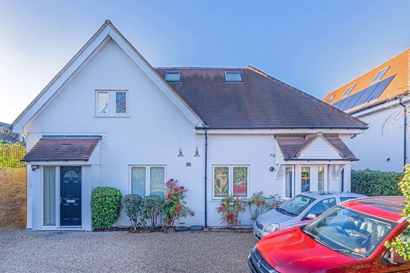 1 bed flat for sale in Thistledene, Thames Ditton KT7, £345,000 Zoopla