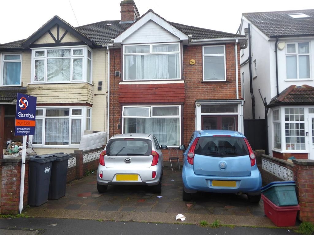 3 bed semidetached house for sale in Taunton Avenue, Hounslow TW3, £575,000 Zoopla
