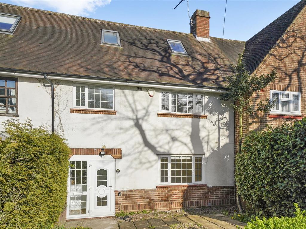 4 bed property to rent in Chertsey Road, Feltham TW13 Zoopla