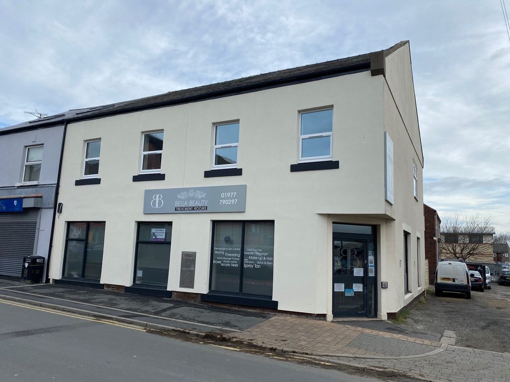 2 bed flat to rent in Station Lane, Featherstone WF7 Zoopla